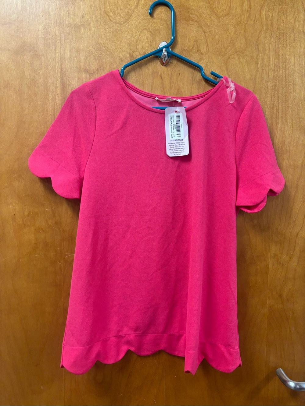 ANDREE BY UNIT Hot Pink Scallop Sleeve Blouse
